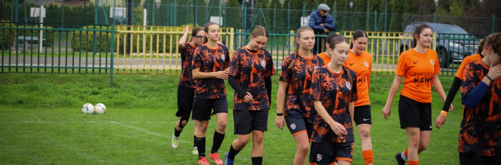 Porażka seniorek z liderem